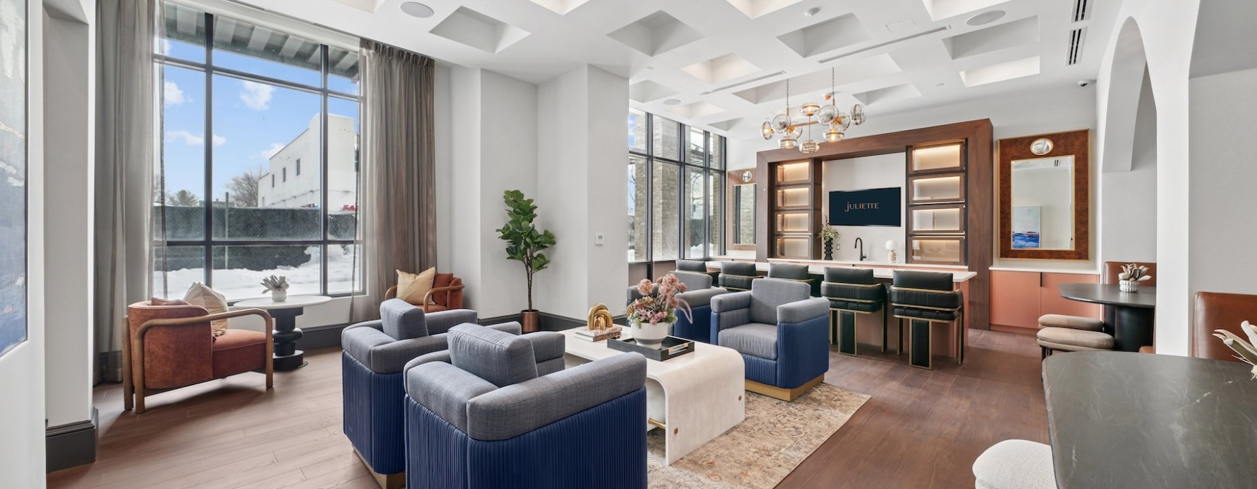 Juliette White plains Clubhouse